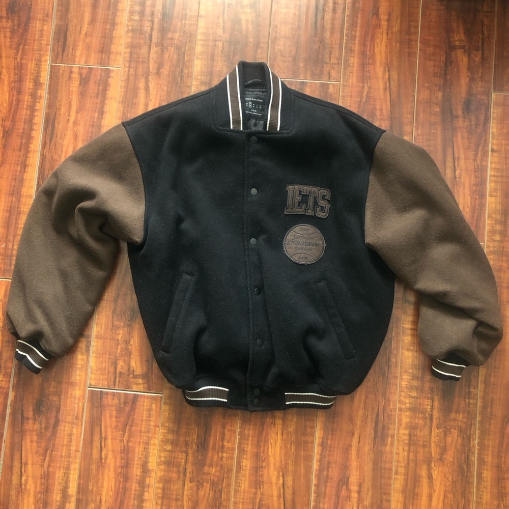 Urban Outfitters iets frans varsity jacket